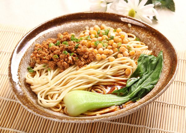 豌豆杂酱面(图1)