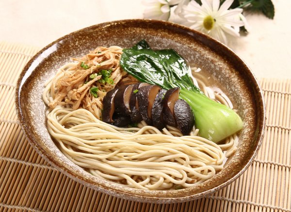 香菇鸡丝面(图1)