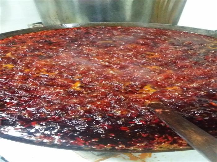 重庆老火锅，汤红油亮，味道醇厚，麻辣味重(图3)